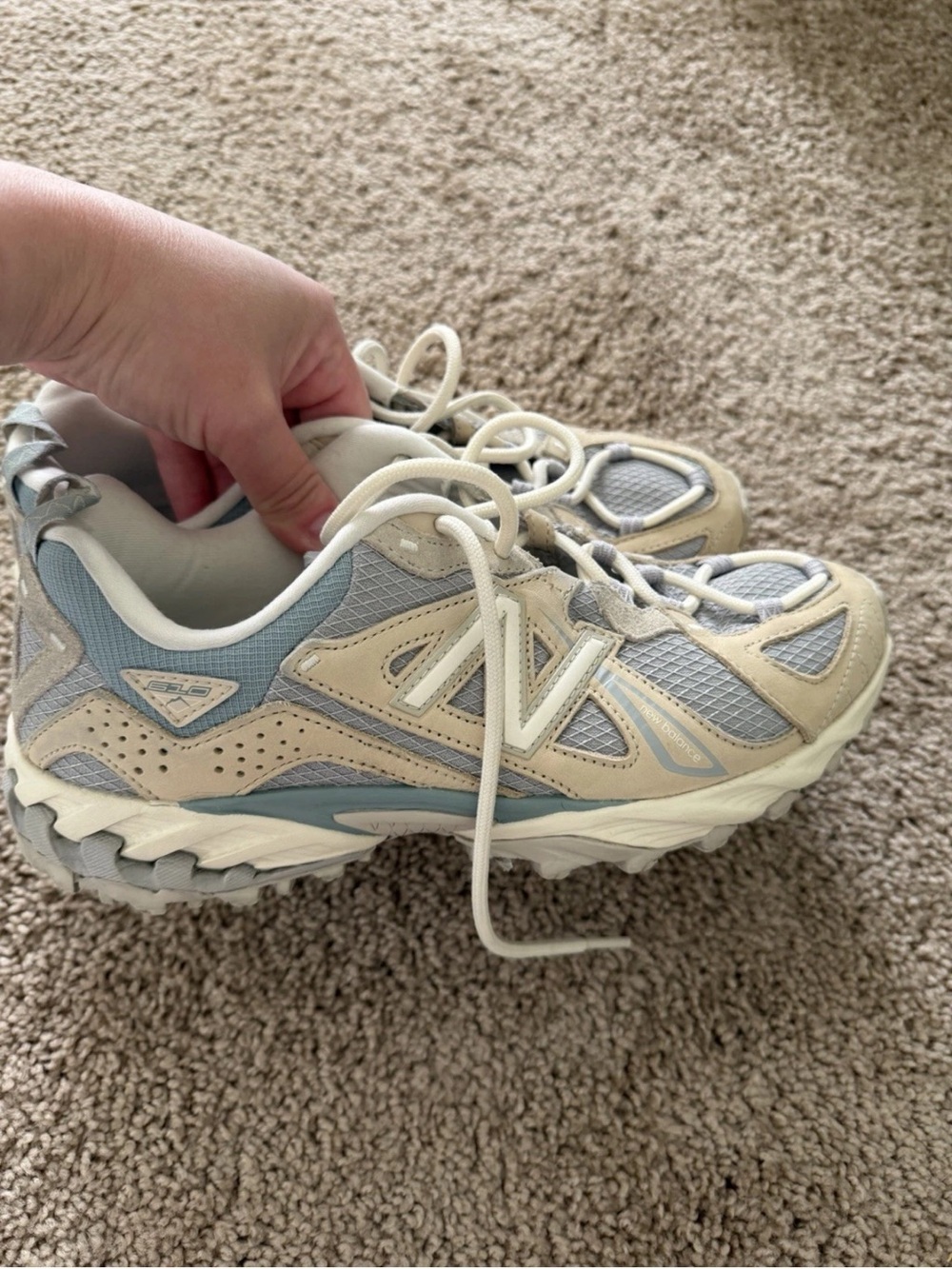New Balance 610 Women's Size 8 Sneakers in Light Gray and Beige - Picture 4 of 6